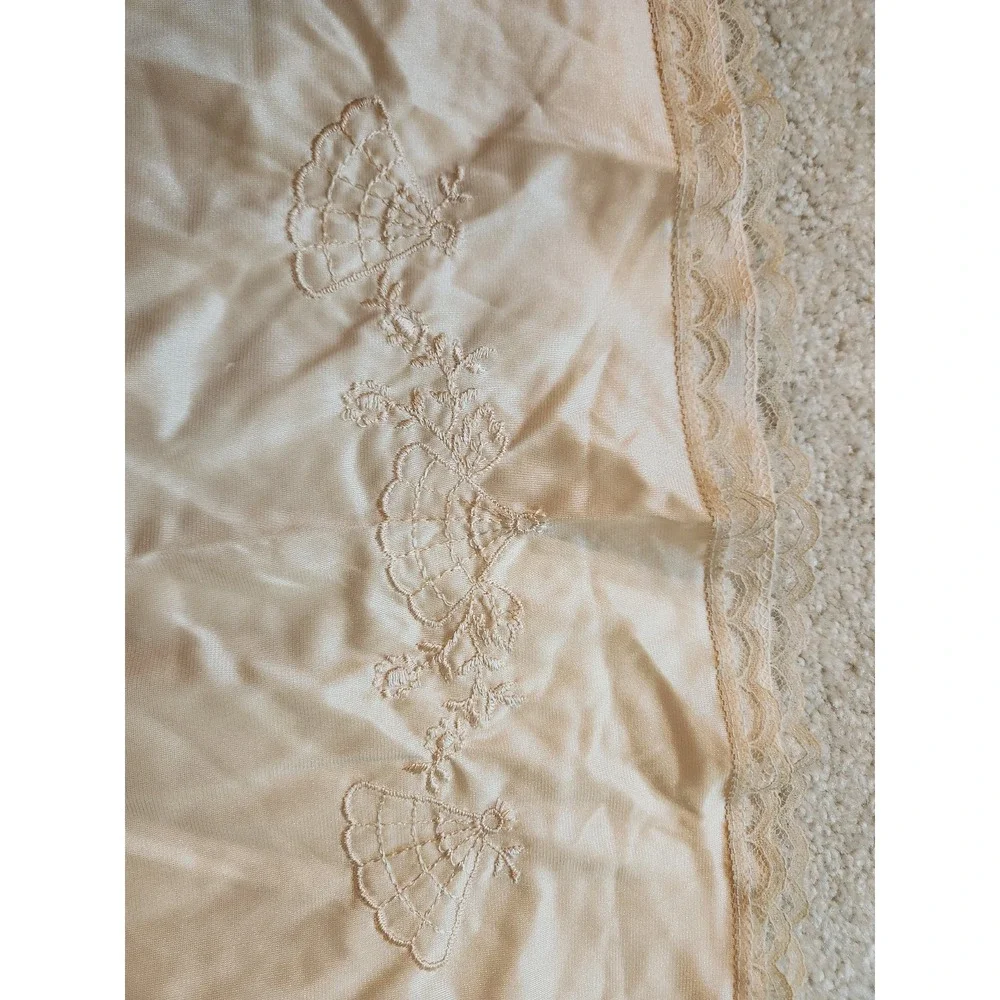 70s Nude Knee‎ Length Slip - Picture 4 of 6
